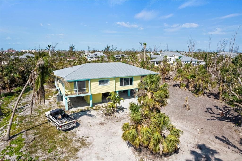 221 Robinwood CIR SANIBEL, FL 33957