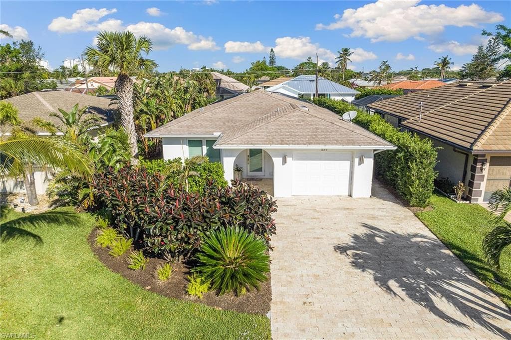 577 106th AVE N NAPLES, FL 34108
