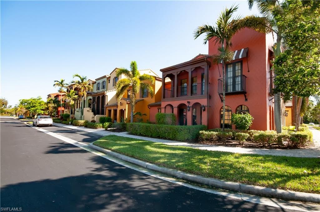 9098 Capistrano ST S 71-9 NAPLES, FL 34113