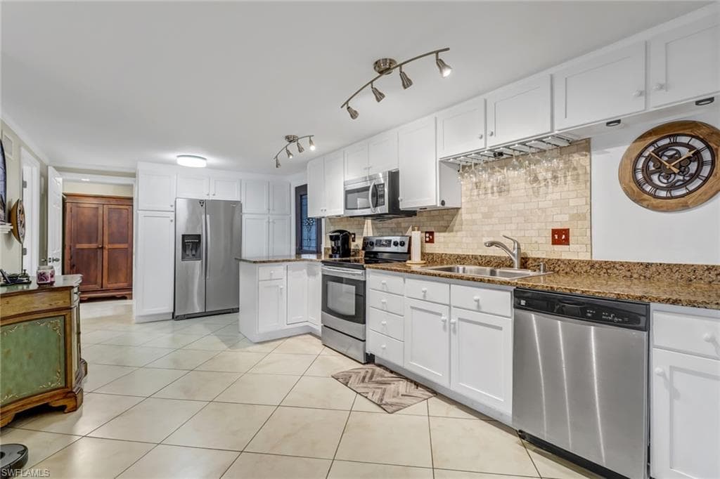 180 Cape Sable DR NAPLES, FL 34104