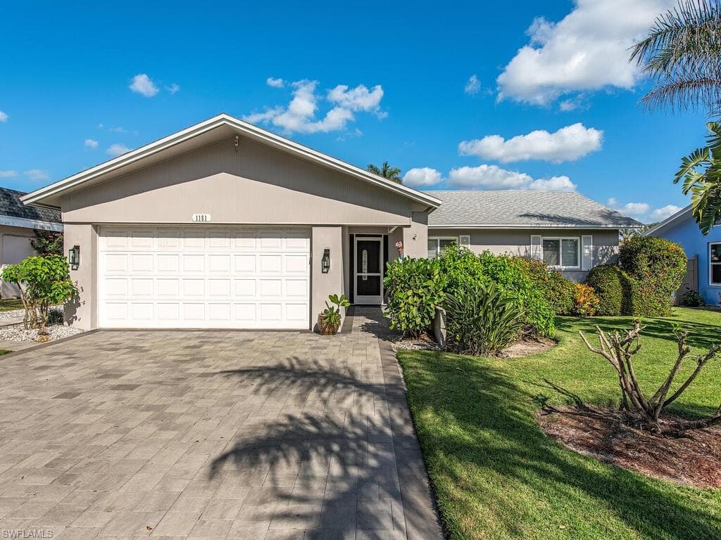 1151 Lake Shore DR NAPLES, FL 34103