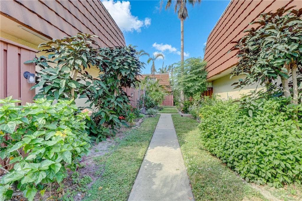 5233 Cedarbend DR 4 FORT MYERS, FL 33919