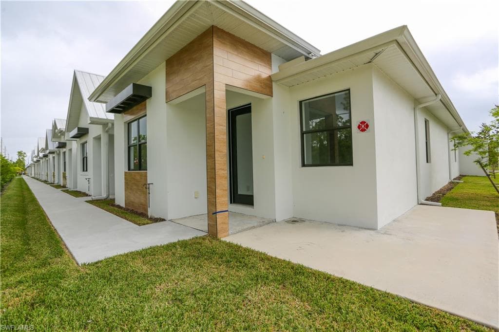 3010 Thomasson DR NAPLES, FL 34112