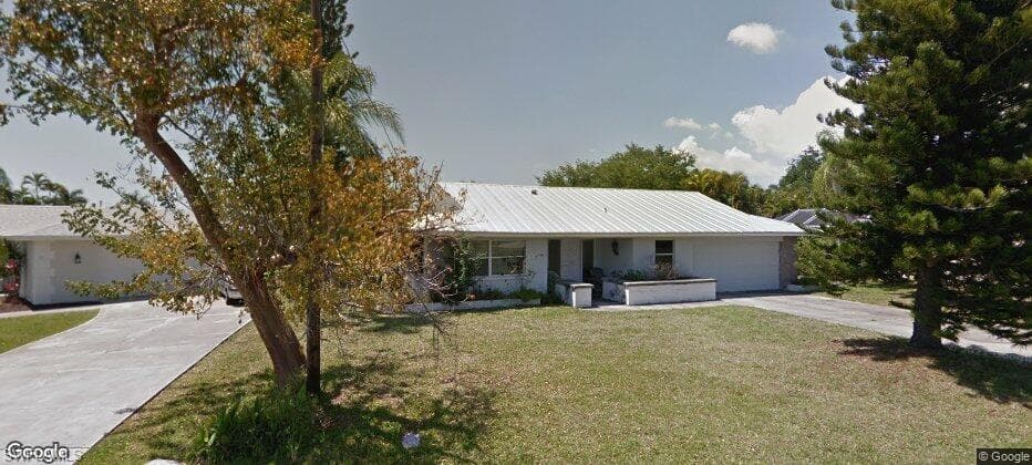 3702 21st PL CAPE CORAL, FL 33904
