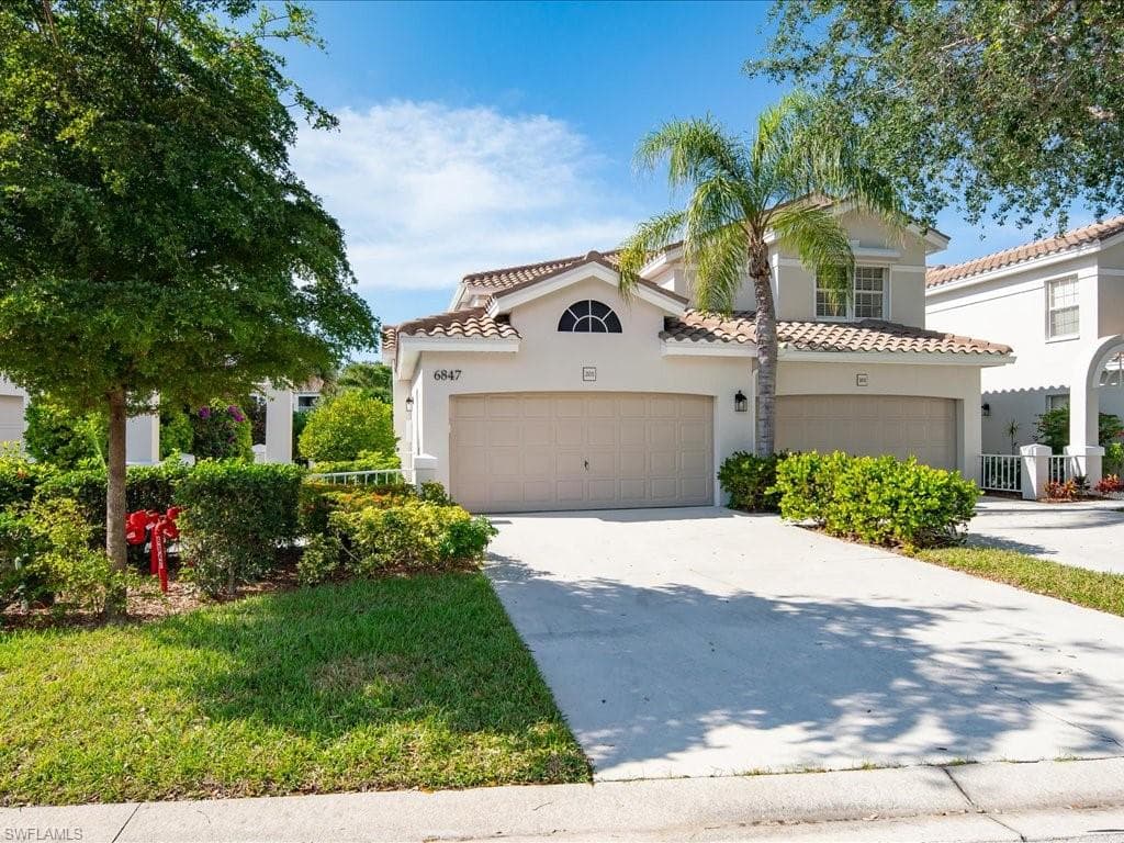 6847 Lantana Bridge RD 201 NAPLES, FL 34109