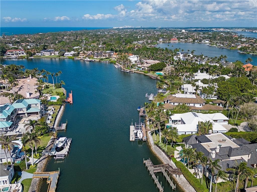 3120 GIN LN NAPLES, FL 34102