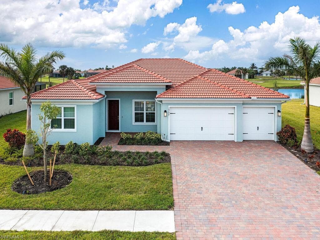 18746 Lake Hammock DR NAPLES, FL 34114