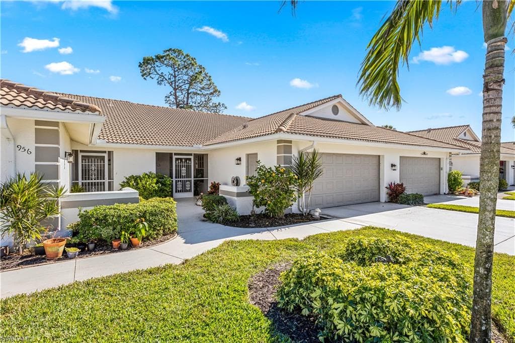 962 Marblehead DR NAPLES, FL 34104