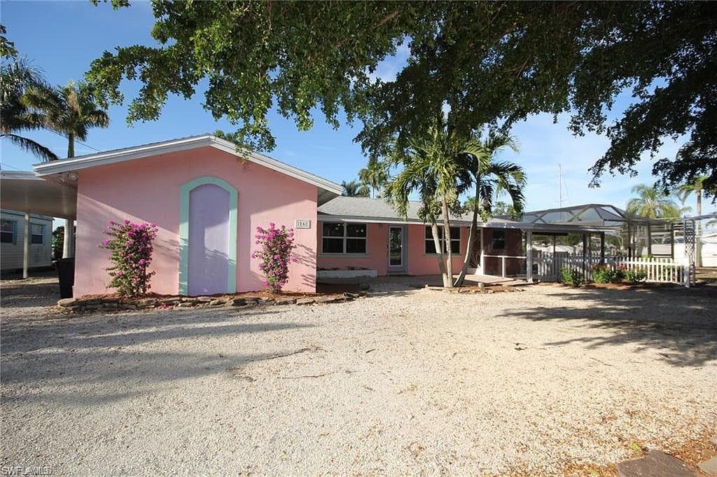 16 Estate DR NORTH FORT MYERS, FL 33917