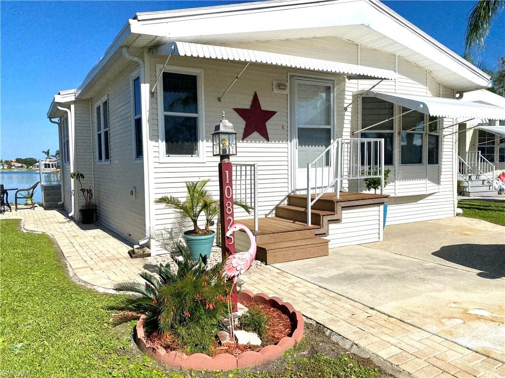 10825 Vireo CIR ESTERO, FL 33928