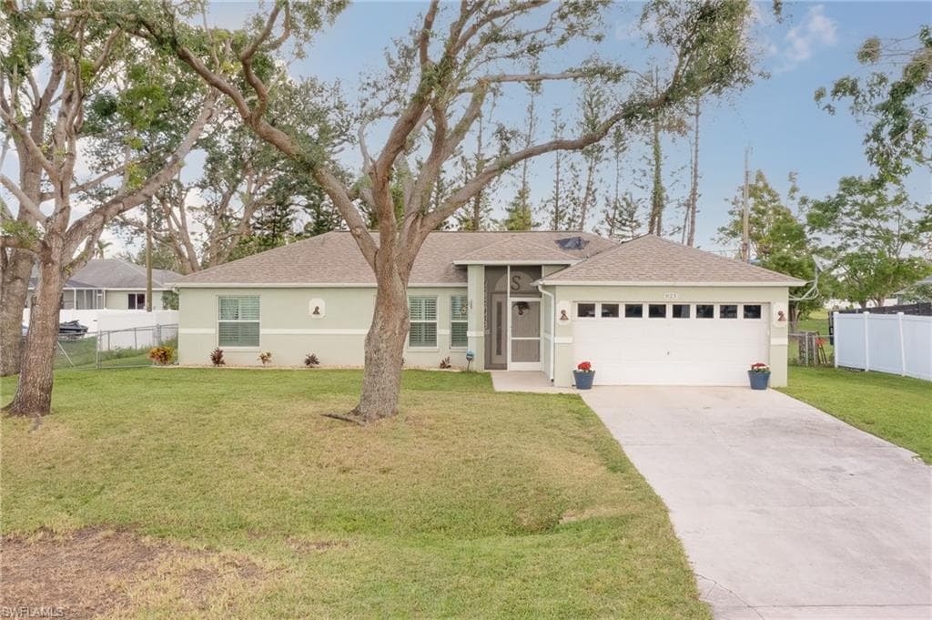 823 SW 14th PL CAPE CORAL, FL 33991