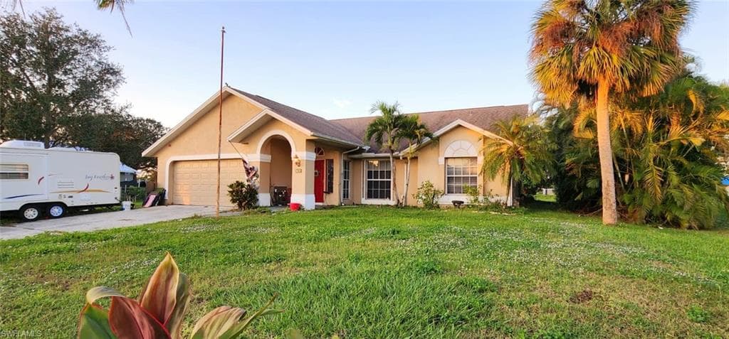 1431 Ford CIR LEHIGH ACRES, FL 33936
