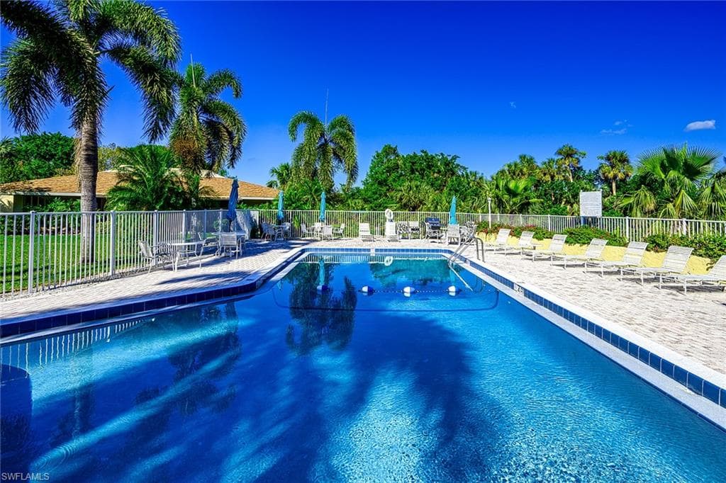 955 Palm View DR B-308 NAPLES, FL 34110