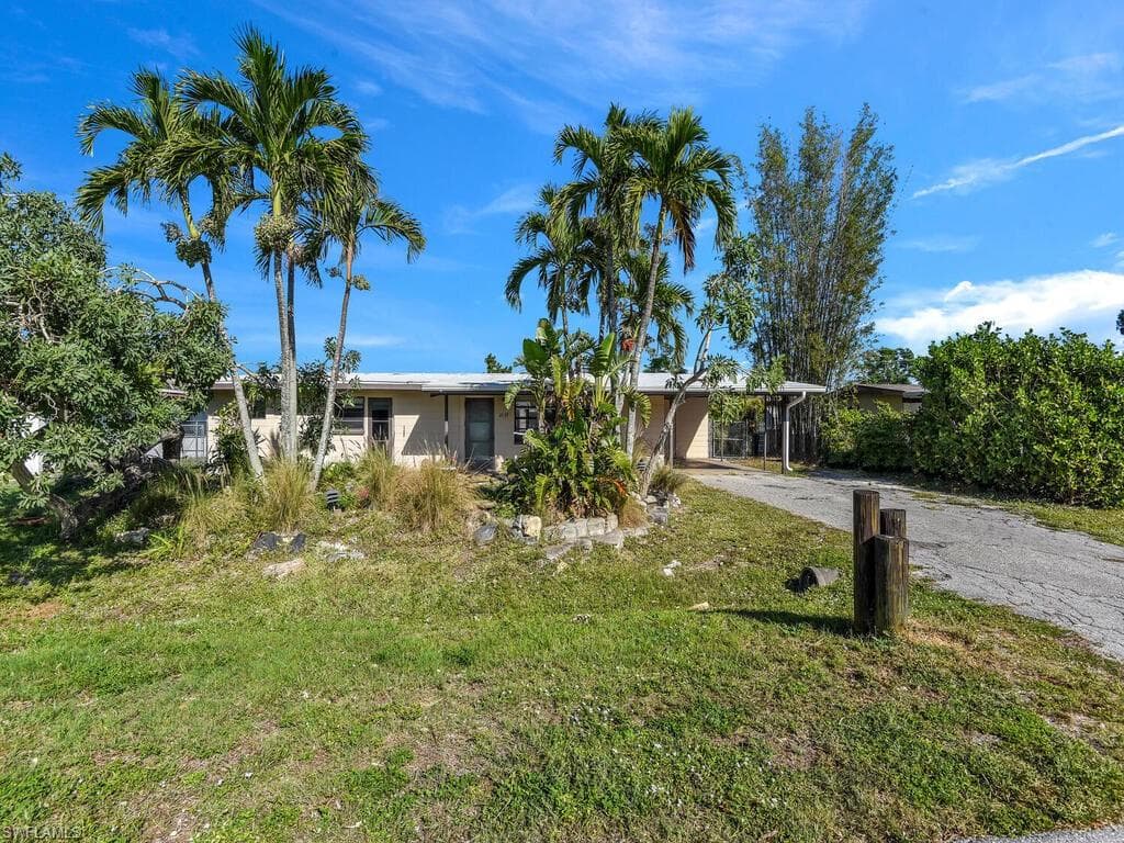 2137 Chandler AVE FORT MYERS, FL 33907
