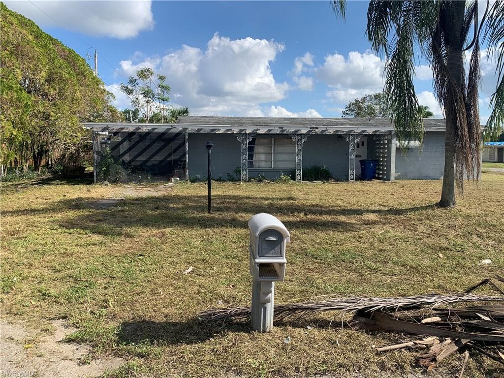 100 Wyoming RD LEHIGH ACRES, FL 33936