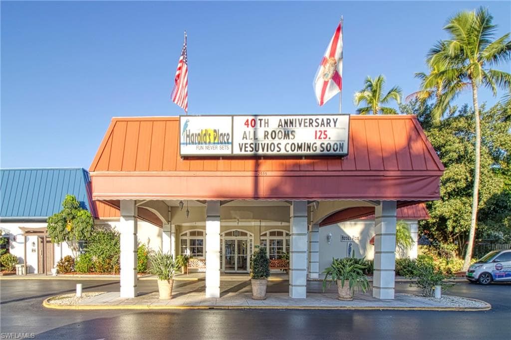 2555 Tamiami TRL N 211 NAPLES, FL 34103