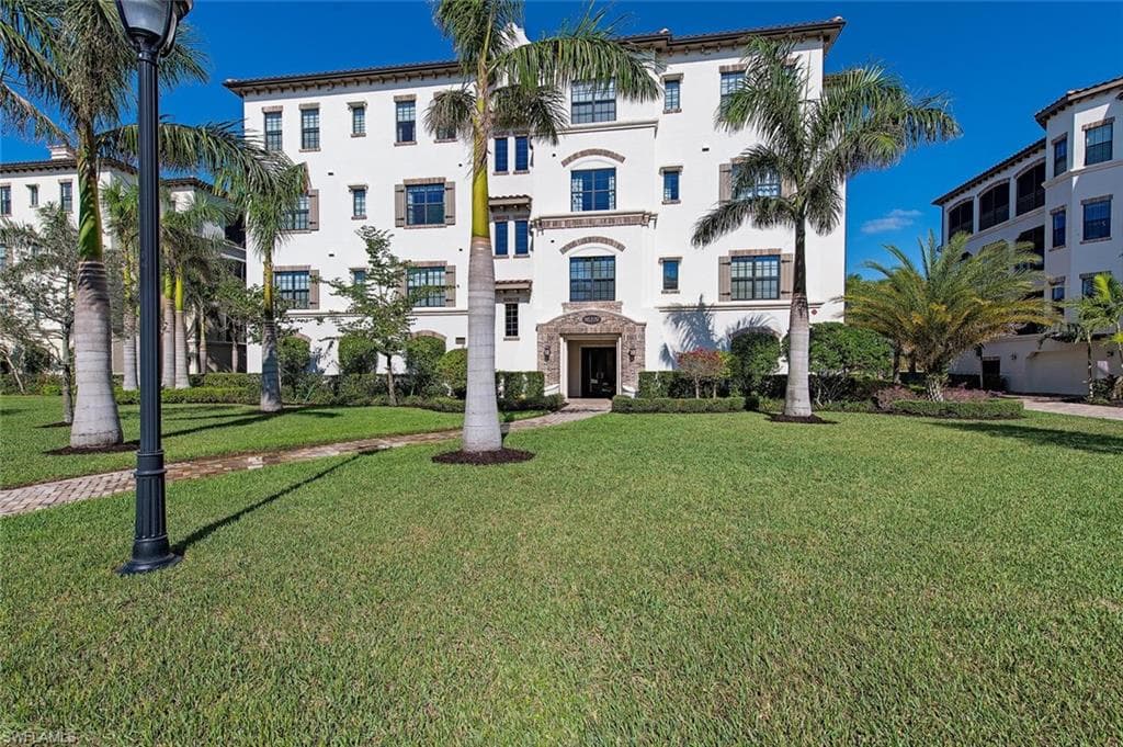 16379 Viansa WAY 201 NAPLES, FL 34110
