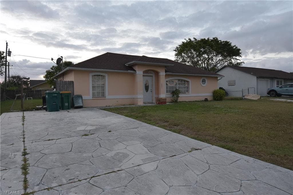 2301 Hunter BLVD NAPLES, FL 34116