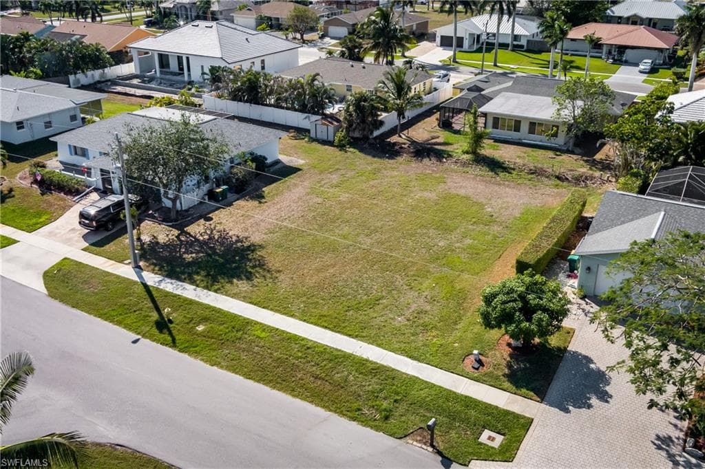 136 Bermuda RD MARCO ISLAND, FL 34145
