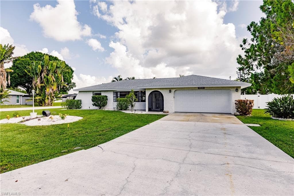 1305 SE 37th ST CAPE CORAL, FL 33904
