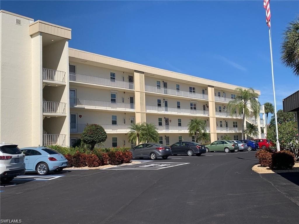 6220 Augusta DR 306 FORT MYERS, FL 33907