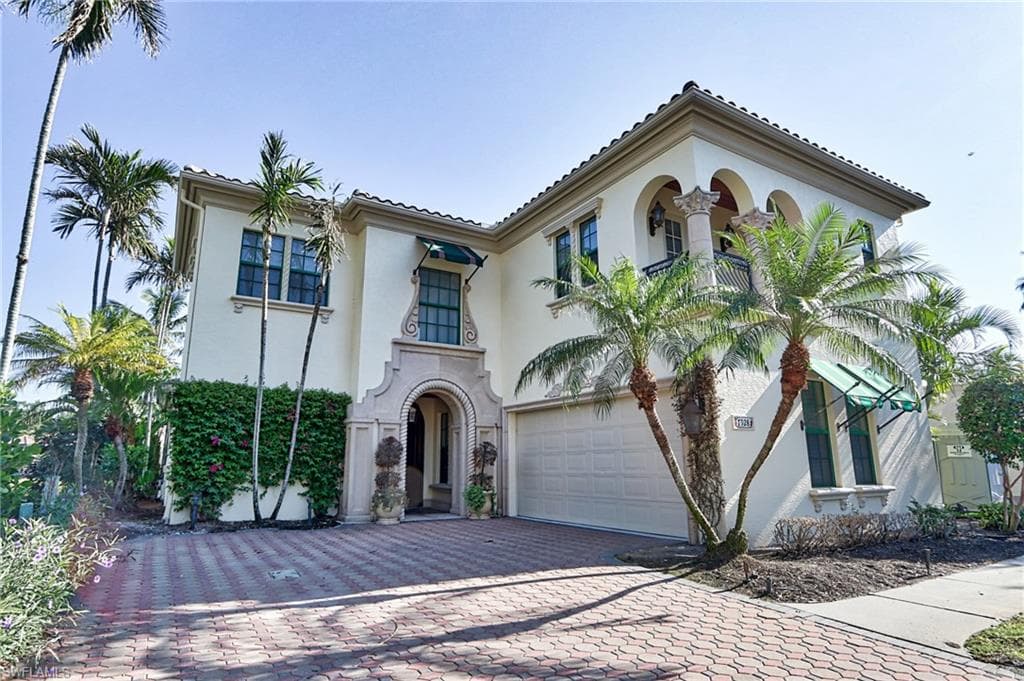 7928 Via Vecchia NAPLES, FL 34108