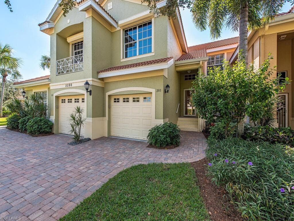 2280 Ashton Oaks LN 6-201 NAPLES, FL 34109