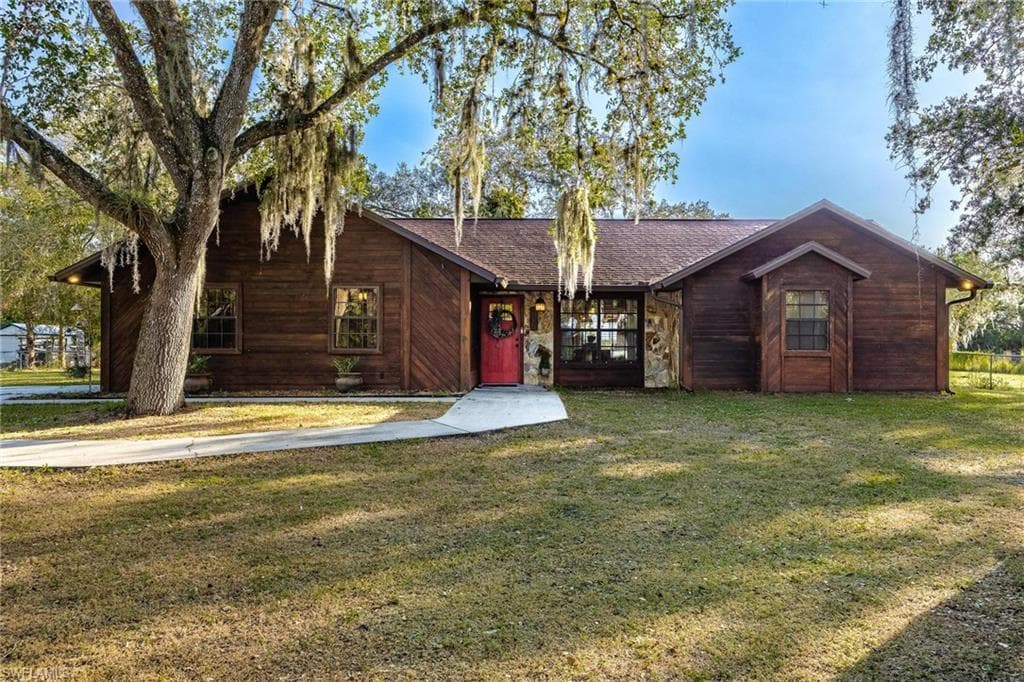 487 8th AVE LABELLE, FL 33935