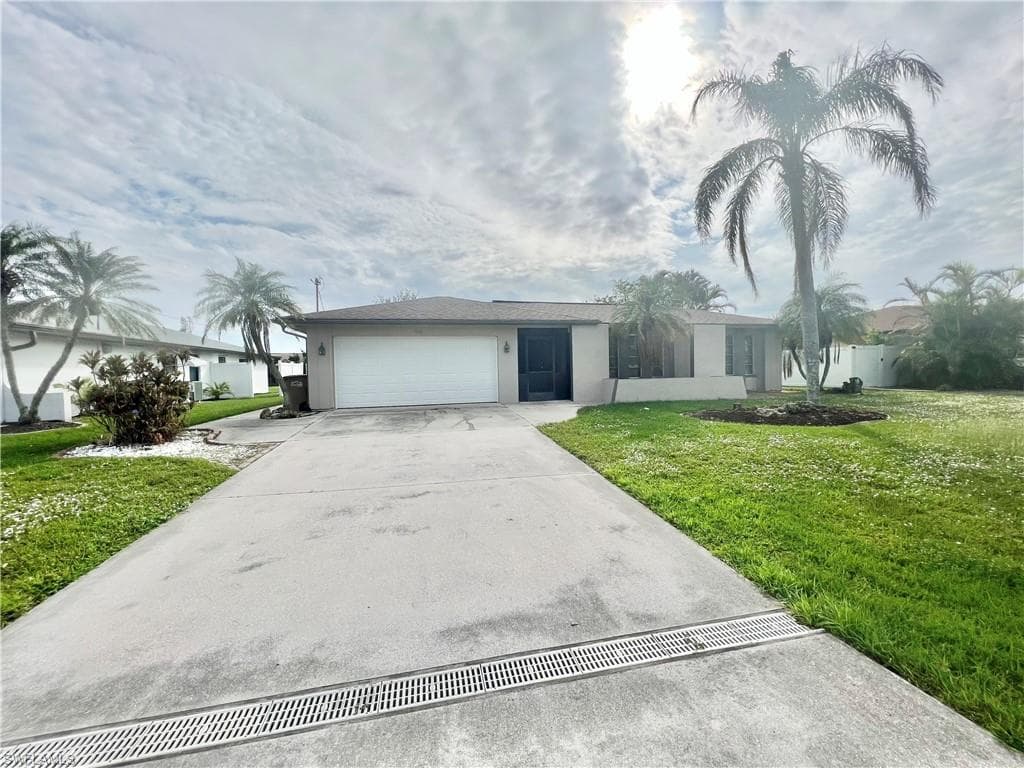 546 SE 33rd TER CAPE CORAL, FL 33904