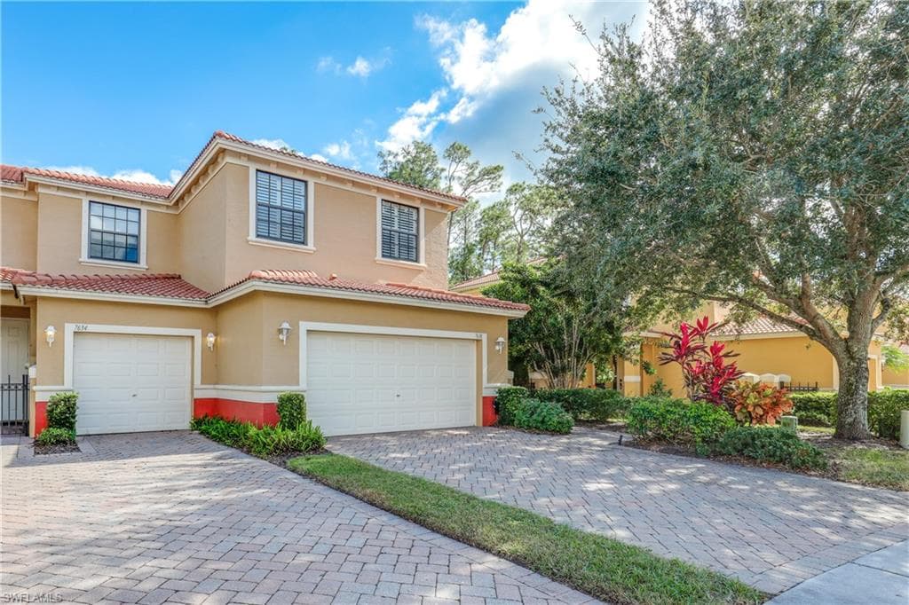 7638 Bristol CIR NAPLES, FL 34120