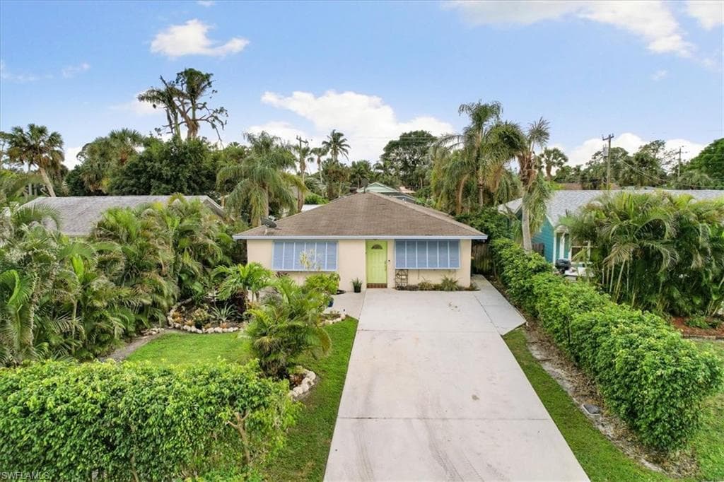 810 103rd AVE N NAPLES, FL 34108