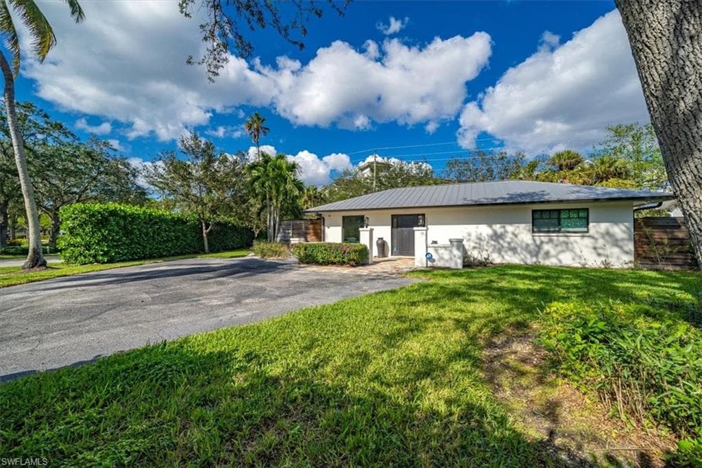 1053 Milano DR NAPLES, FL 34103