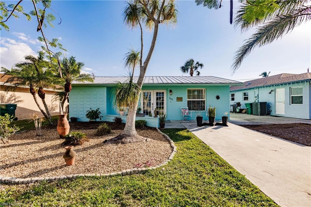 708 100th AVE N NAPLES, FL 34108