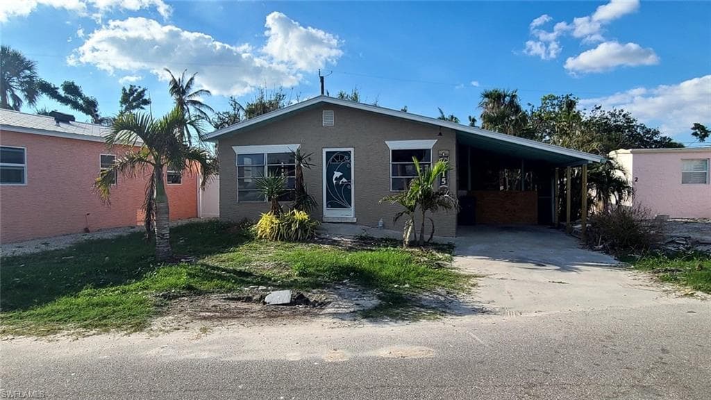 215 Fairweather LN FORT MYERS BEACH, FL 33931