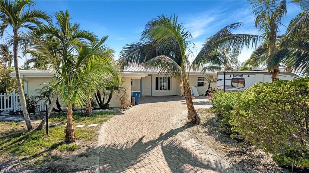 444 Madison CT FORT MYERS BEACH, FL 33931