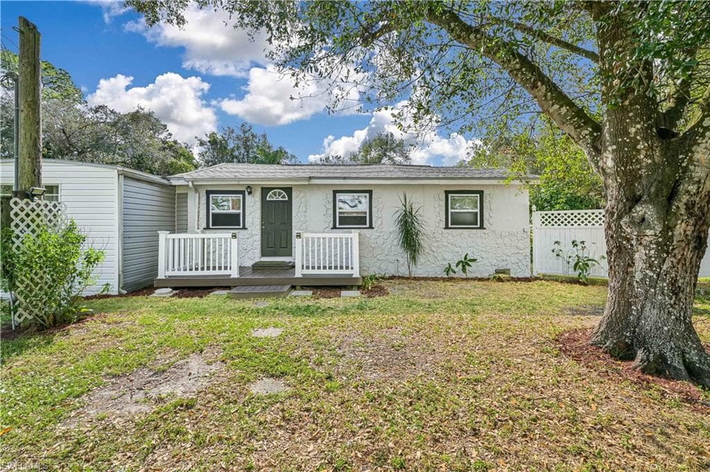 21830 Falcon LN ALVA, FL 33920