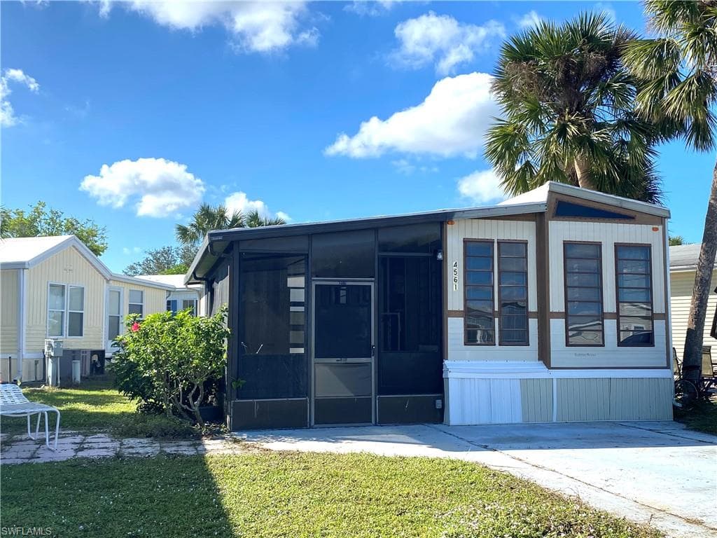 4561 Split Log LN E ESTERO, FL 33928