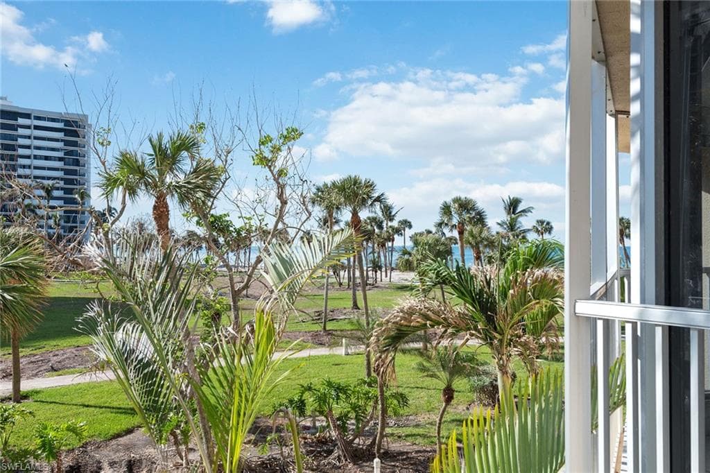 4041 Gulf Shore BLVD N 102 NAPLES, FL 34103