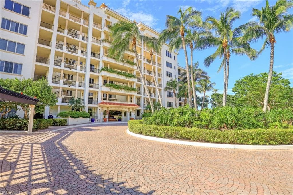 8720 Bay Colony DR 304 NAPLES, FL 34108