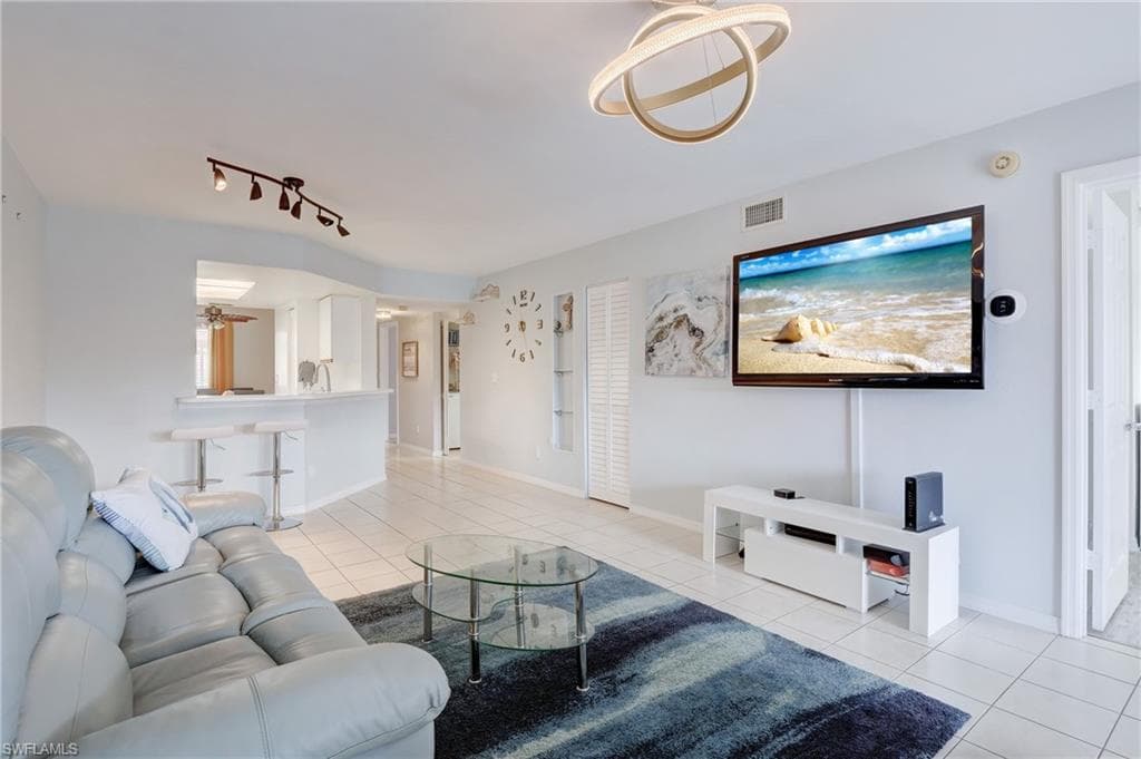 834 Gulf Pavilion DR 101 NAPLES, FL 34108