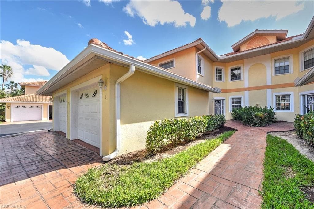 1750 Reuven CIR 1601 NAPLES, FL 34112