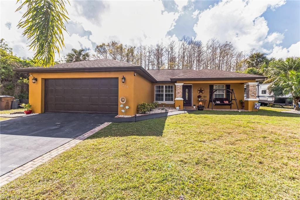 3319 38th ST W LEHIGH ACRES, FL 33971