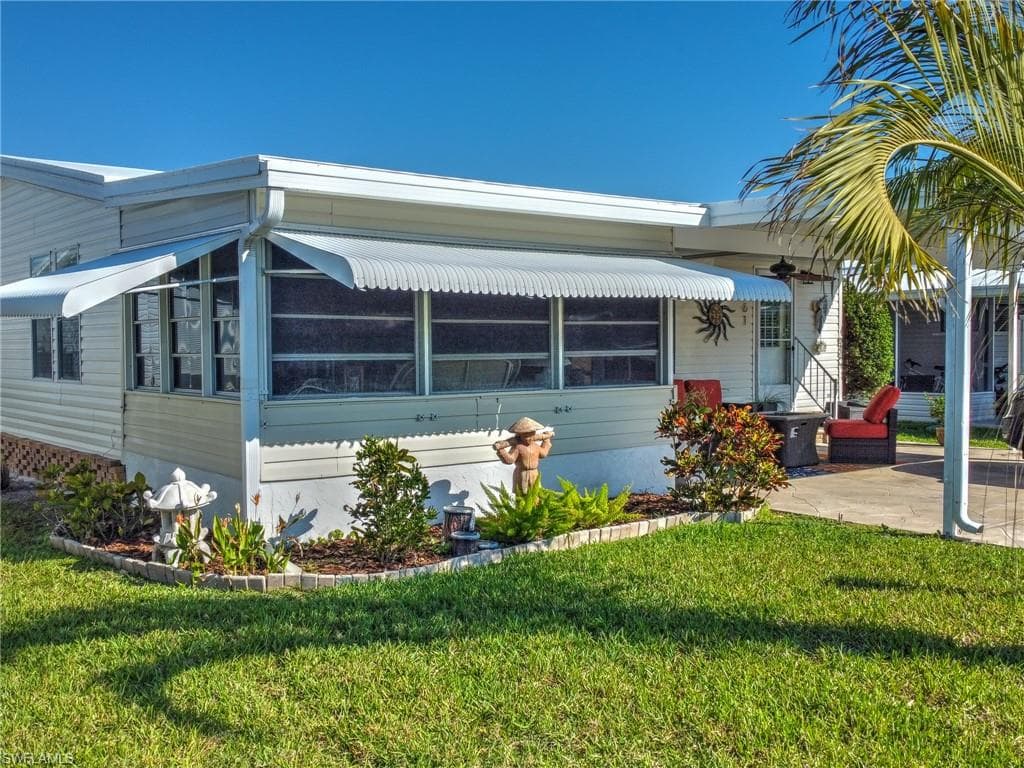 61 Turquoise AVE 61-T NAPLES, FL 34114