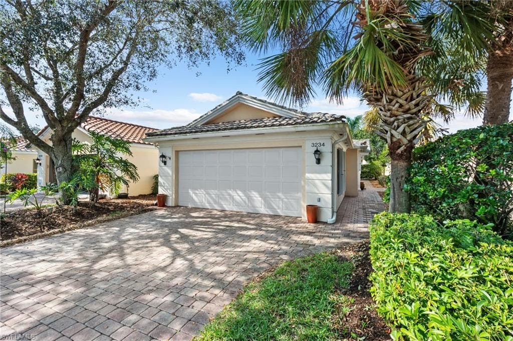 3234 Barbados LN NAPLES, FL 34119