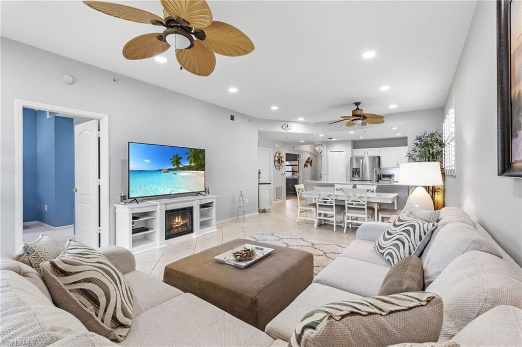 6824 Sterling Greens PL 3201 NAPLES, FL 34104