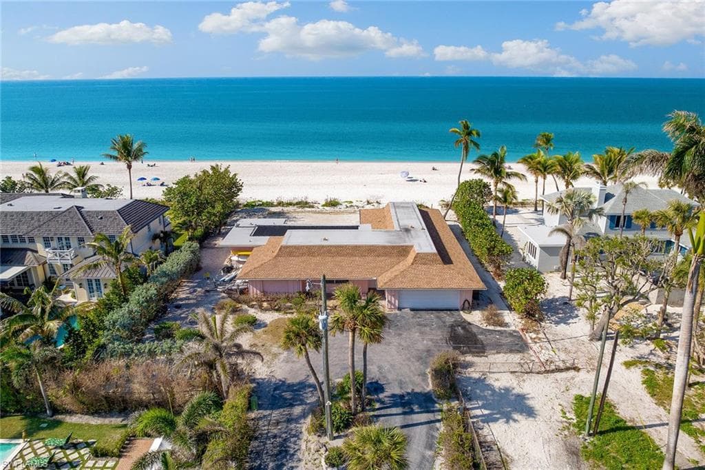 1050 Gulf Shore BLVD S NAPLES, FL 34102