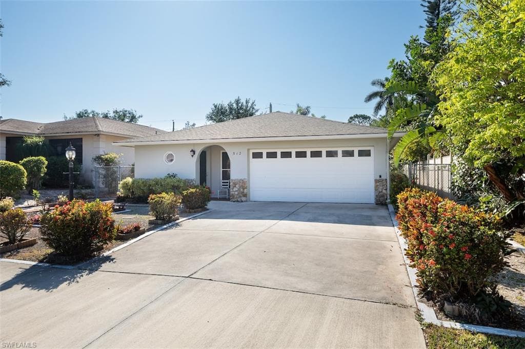 512 95th AVE N NAPLES, FL 34108