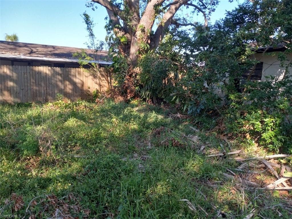 2085 E Tobago CIR FORT MYERS, FL 33905