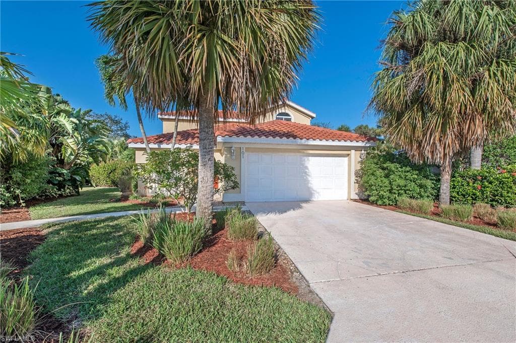 101 Palm Frond CT NAPLES, FL 34104