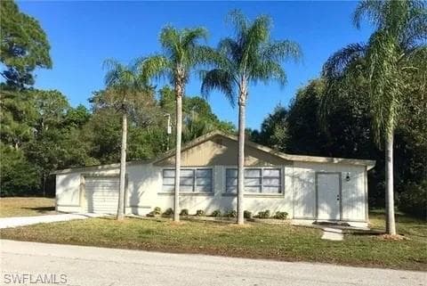 18 Becker DR NORTH FORT MYERS, FL 33903